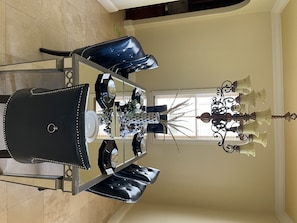 Elegant dinning area . Perfect for host a big dinner 