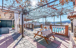 Outdoor dining - Awesome home in Padul (Padul)