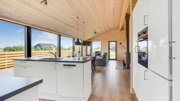 Køleskab, ovn, kogeplade, opvaskemaskine