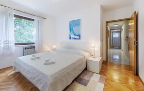 2 عدّة غرف نوم وواي فاي مجانًا وملاءات أسرّة