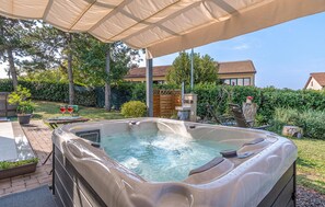 مغطس سبا خارجي