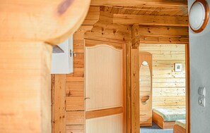 2 bedrooms, travel crib