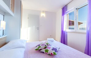 2 bedrooms, free WiFi, bed sheets - 2 bedroom gorgeous home in Celina (Celina)