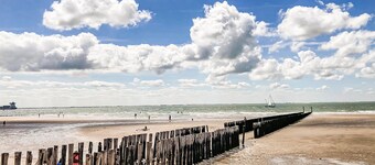 Stunning home in Zoutelande with WiFi