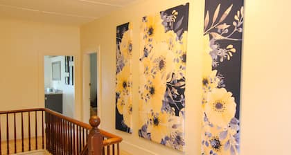 Renovated downtown Bar Harbor apartment, park and walk to shops and restaurants.