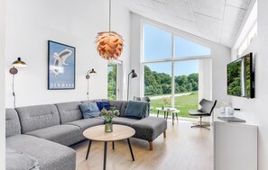 تلفزيون، مدفأة، تنس طاولة