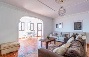 Smart TV, chimenea y futbolito 