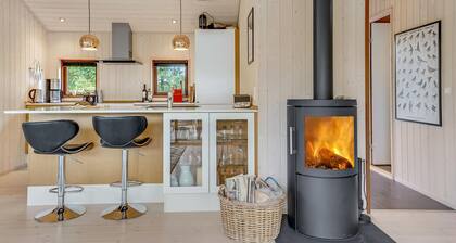 Amazing home in Hovborg with WiFi