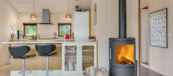 Amazing home in Hovborg with WiFi