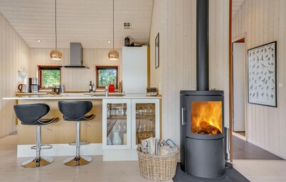 Amazing home in Hovborg with WiFi