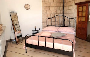 2 bedrooms, free WiFi, bed sheets - Amazing home in Novo Selo with WiFi (Novo Selo)