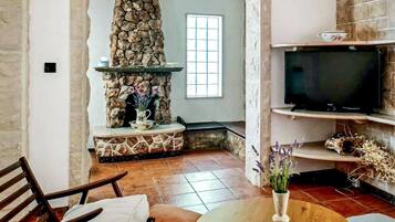 Smart-tv, pejs, bordfodbold, bordtennisbord