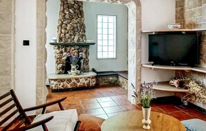 Smart TV, fireplace, table football, ping pong