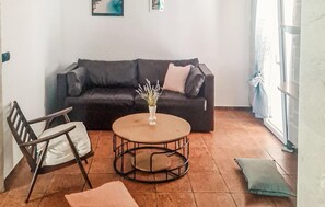 Smart TV, fireplace, table football, ping pong