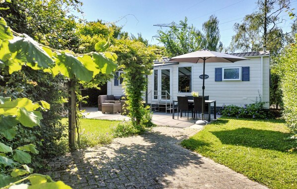 Terrace/patio - Nice home in Heinkenszand with WiFi (Heinkenszand)