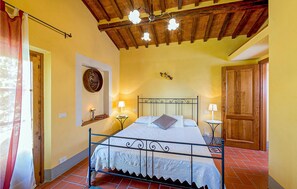 6 Schlafzimmer, Reisekinderbett, kostenloses WLAN, Bettwäsche