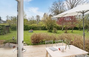 Outdoor dining - Beautiful home in Stege with WiFi (Stege)