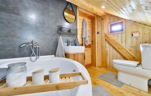 Nice home in Kraljev Vrh with sauna