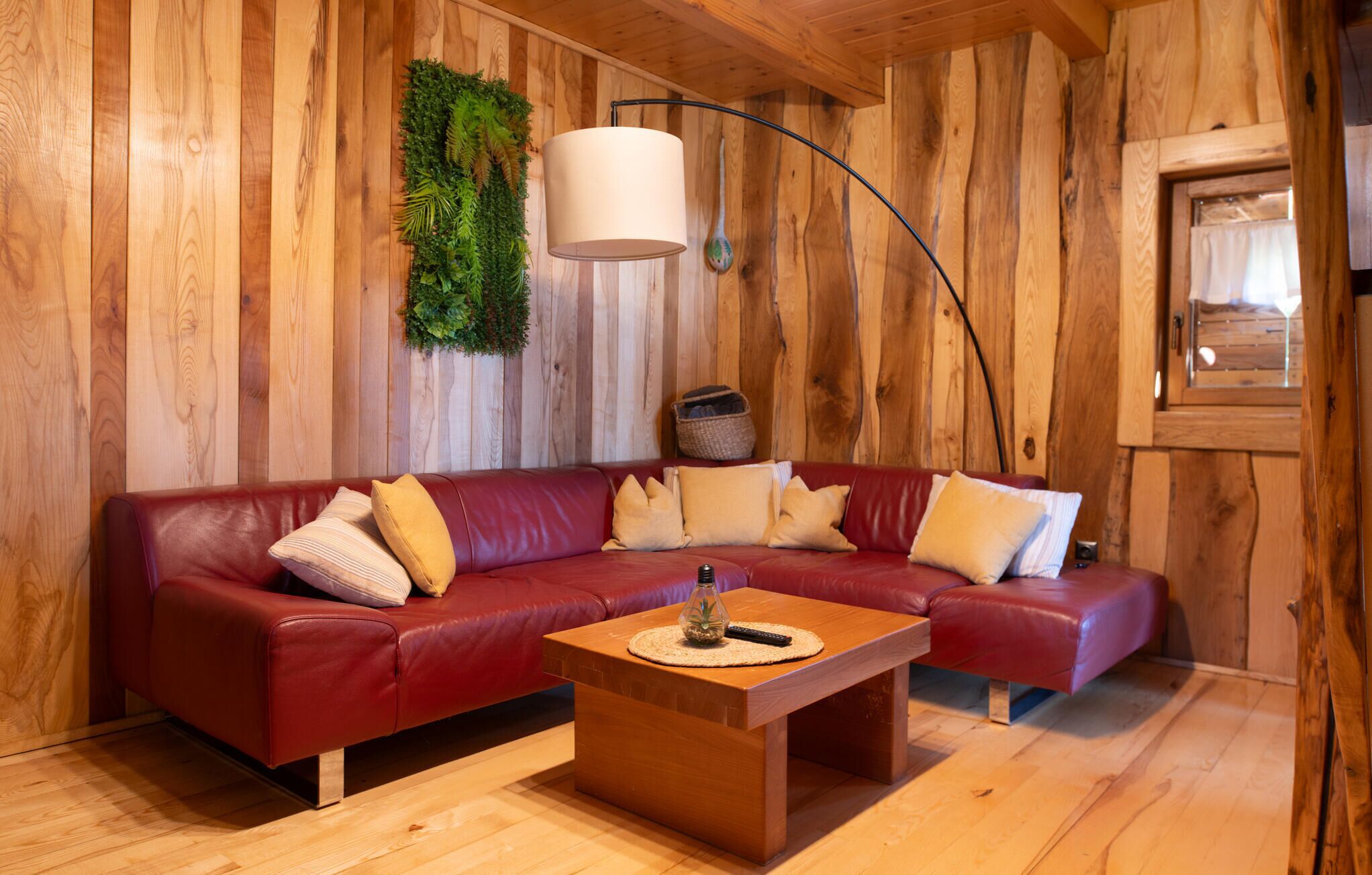 スマートテレビ、暖炉、ステレオ