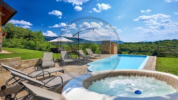 LĂ€mmitetty uima-allas