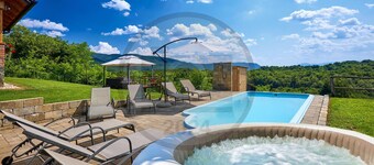 Beautiful home in Kraljev Vrh with WiFi