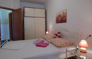 1 bedroom, iron/ironing board, free WiFi, bed sheets