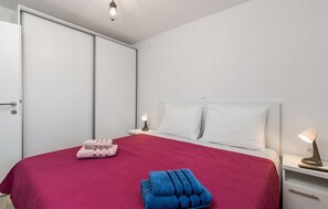 1 bedroom, free WiFi, bed sheets