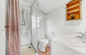 A bathroom with a shower, toilet, and sink. - 1 bedroom amazing home in Stege (Stege)