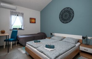 2 bedrooms, free WiFi, bed sheets - Pet friendly home in Barban (Barban)