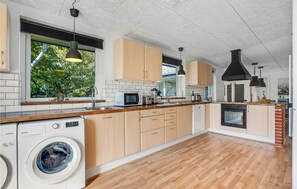 冷蔵庫、コンロ、食器洗い機、コーヒー / ティーメーカー