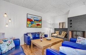 TV, fireplace - Stunning home in Sæby with kitchen (Sæby)