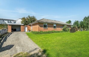 Exterior - Stunning home in Sæby with kitchen (Sæby)