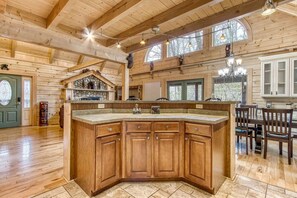 Interior - Running Bears Den- Chalet Village’s Perfect Retreat in the Mountains  (Gatlinburg)