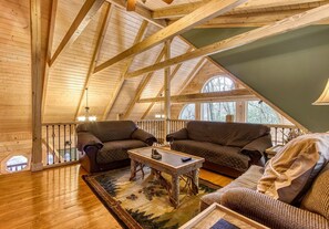 Flat-screen TV, fireplace, video games, DVD player - Running Bears Den- Chalet Village’s Perfect Retreat in the Mountains  (Gatlinburg)
