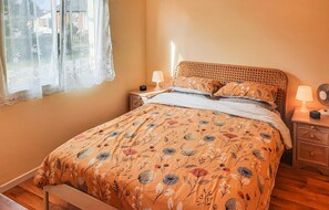 2 slaapkamers, reisbedje, beddengoed