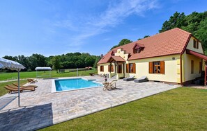 Outdoor pool, a heated pool - Awesome home in Konjscina (Konjscina)