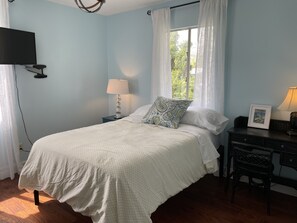 4 bedrooms, desk, iron/ironing board, free WiFi