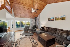 Smart TV, fireplace, DVD player, table football - Forest View Cabin - 4 BR, Family & Pet-Friendly, AC, Game Area, & Close Hiking (Arnold)