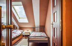 5 dormitorios, cuna de viaje, wifi gratis y ropa de cama