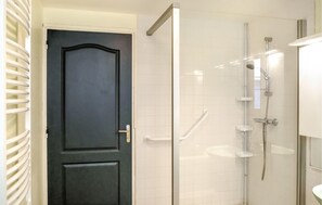 Ensemble baignoire-douche, séchoir à cheveux