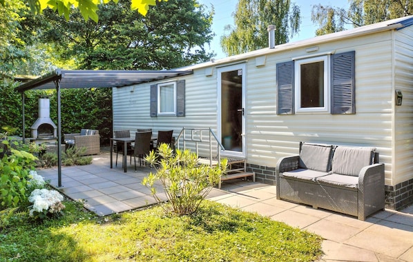 Outdoor dining - 2 bedroom lovely home in Heinkenszand (Heinkenszand)