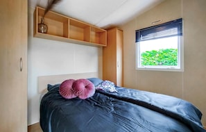 2 bedrooms, travel cot, free WiFi - 2 bedroom lovely home in Heinkenszand (Heinkenszand)