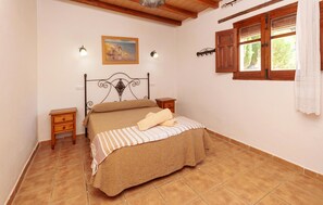 3 bedrooms, travel cot, free WiFi - Stunning home in Montefrio with kitchen (Montefrio)