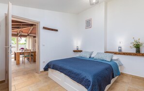 3 bedrooms, free WiFi, bed sheets - Awesome home in Klimni (Klimni)