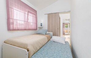 3 bedrooms, free WiFi, bed sheets
