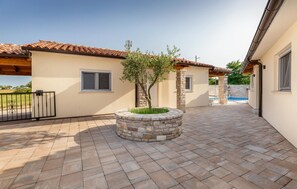 Exterior - Awesome home in Klimni (Klimni)