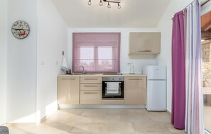 Fridge, stovetop, dishwasher, coffee/tea maker