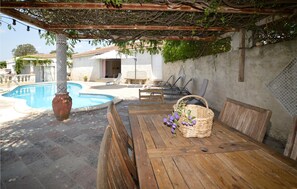 Outdoor dining - Lovely home in Aleria (Aleria)