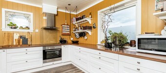 Gorgeous home in Vestnes with WiFi