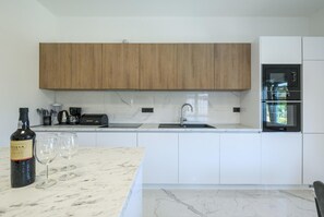 Fridge, oven, dishwasher, coffee/tea maker - 3 bedroom cozy home in Banjole (Banjole)